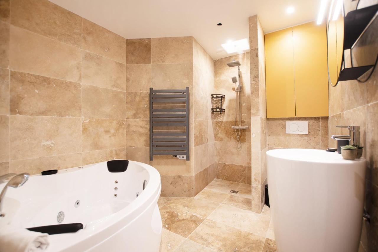 Guestready - Studio With Jacuzzi In The 10 Th Paris Exterior photo